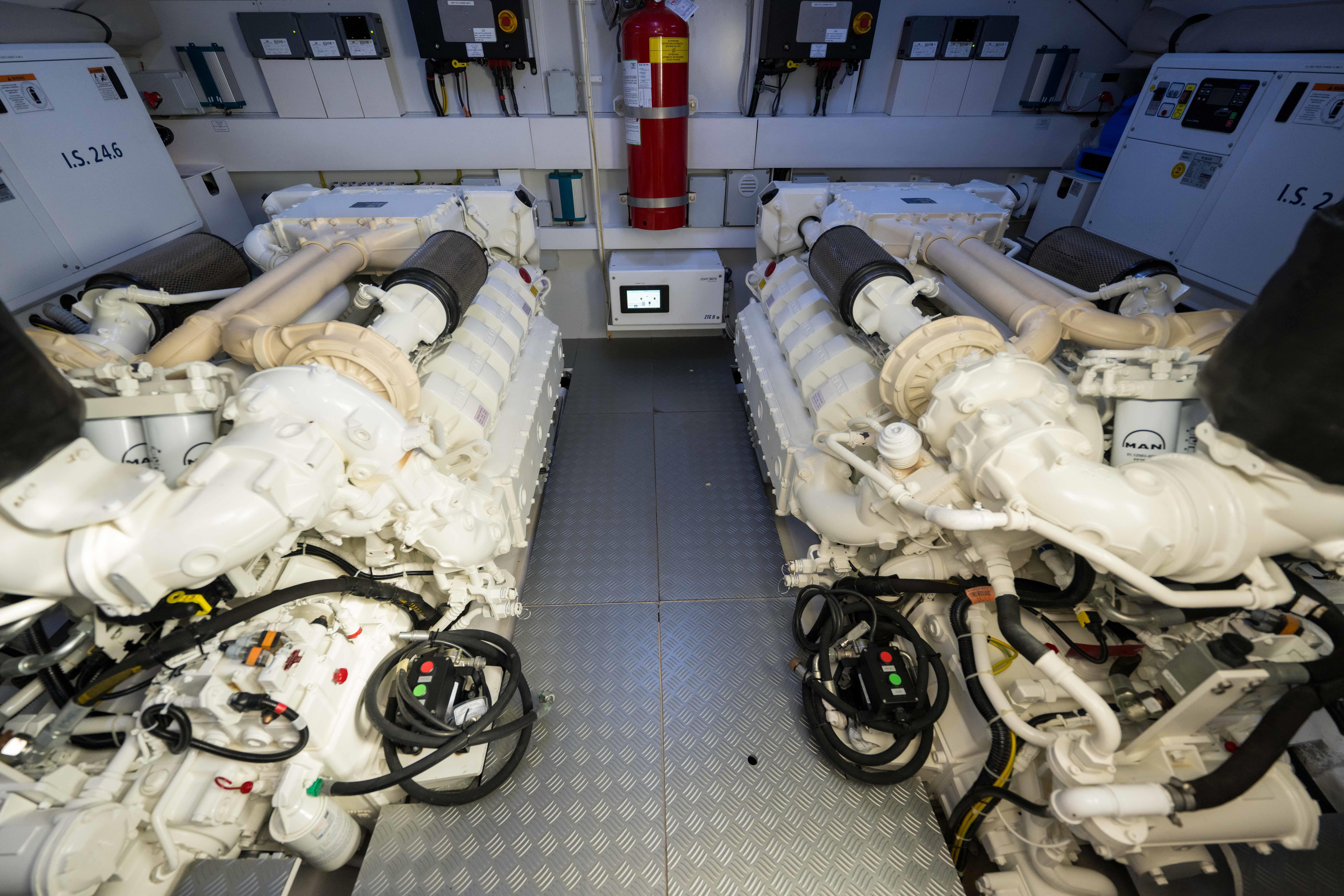 2023 FERRETTI YACHTS 720 